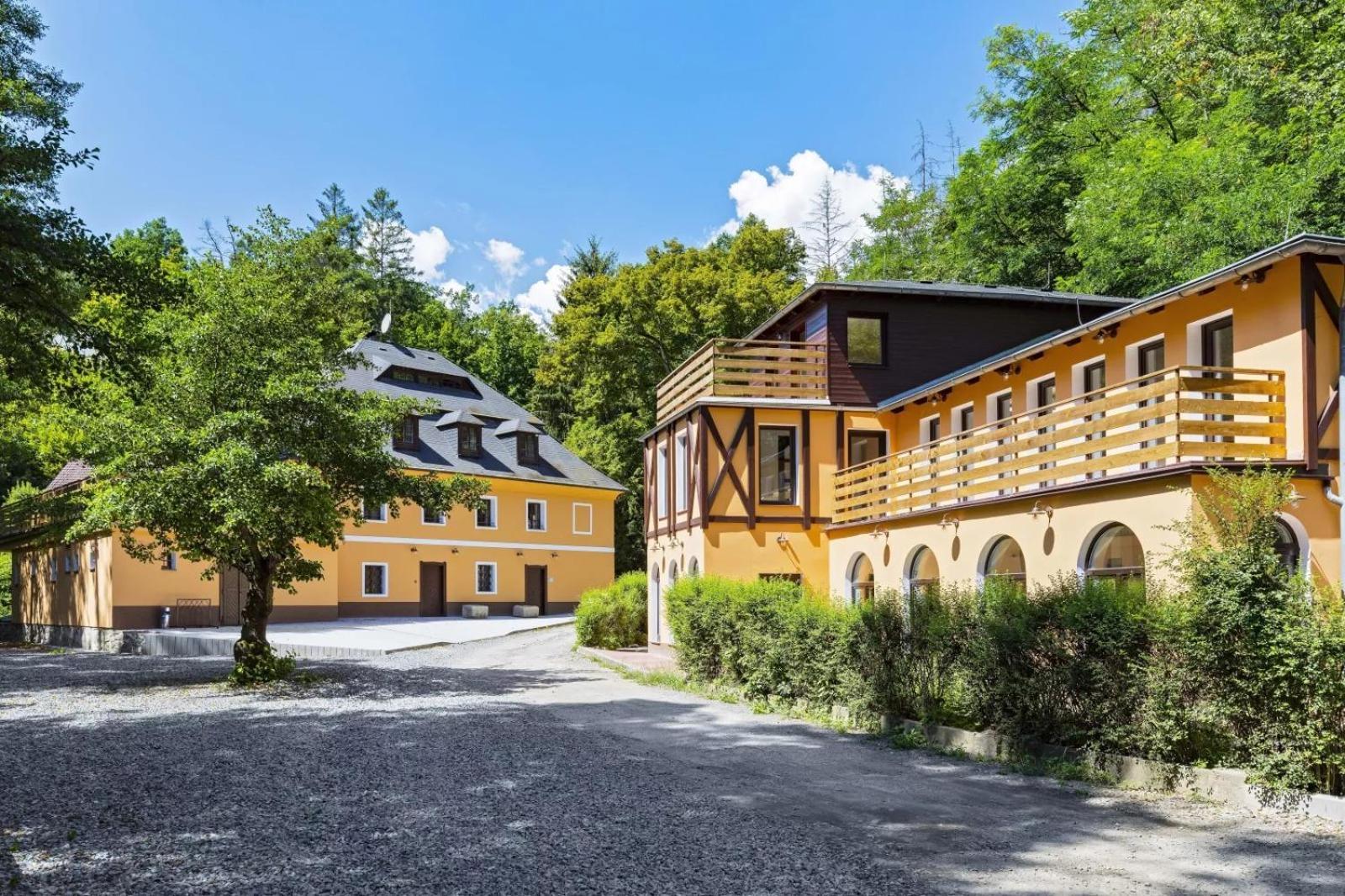 Apartman Spaleny Mlyn Lisnice Zewnętrze zdjęcie